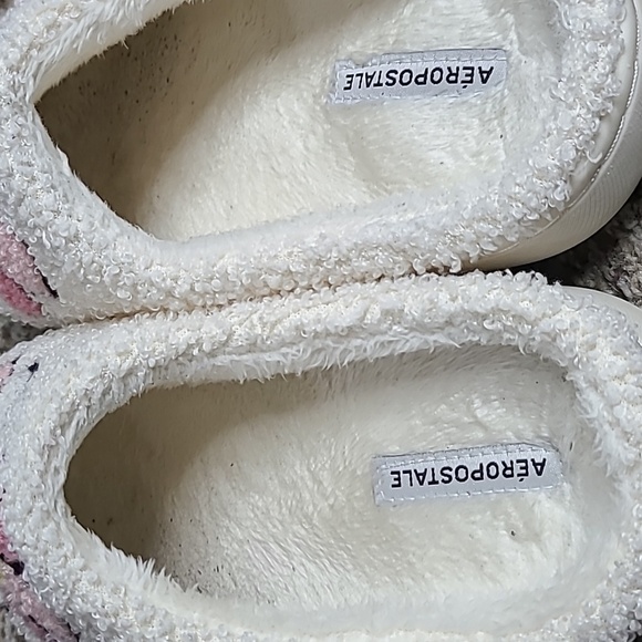 Aeropostale Fluffy Flower Slippers with Smiley Face. - Picture 3 of 4